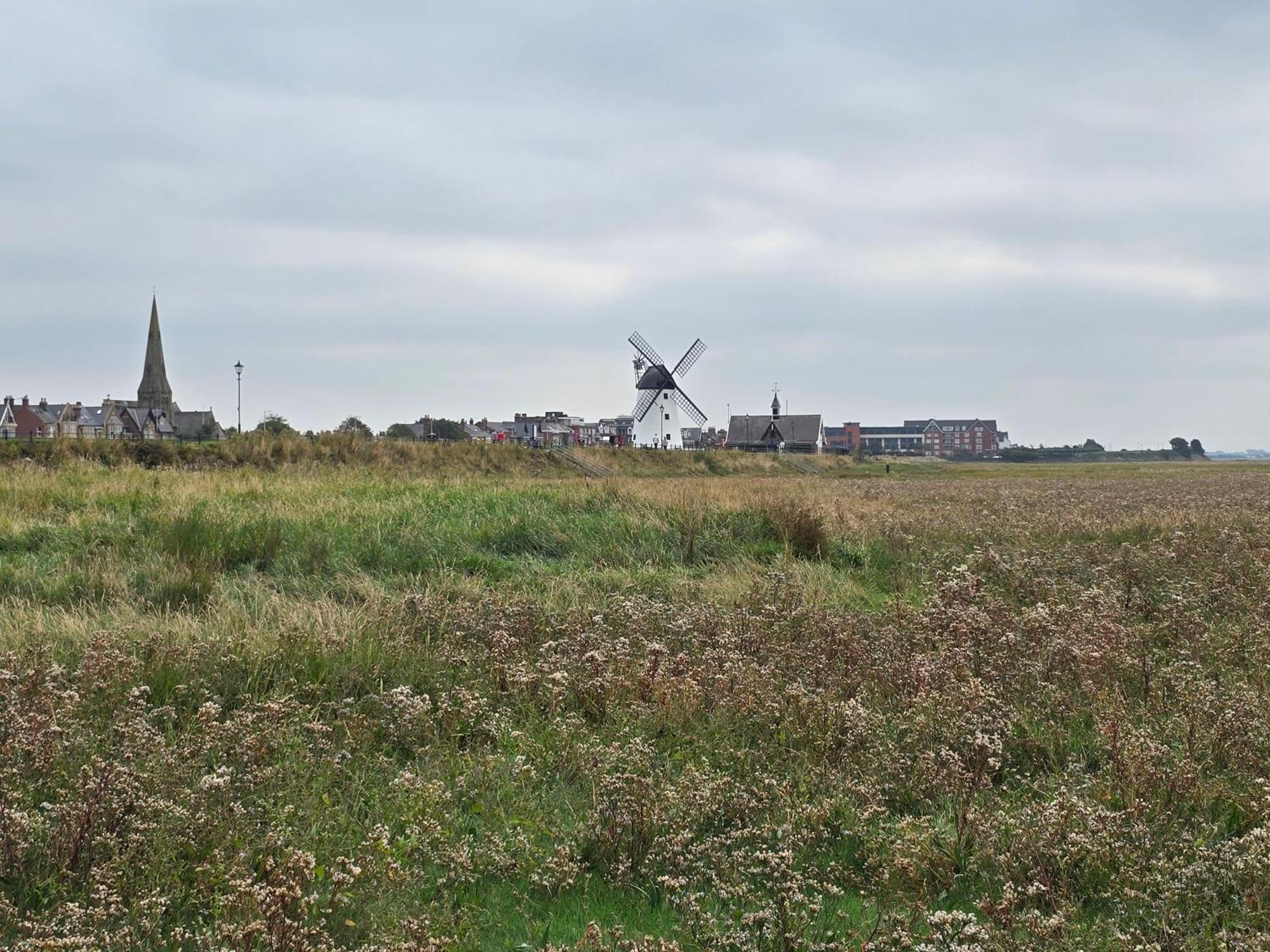 Апартаменты Windmill House Lytham Литам-Сент-Эннс Экстерьер фото